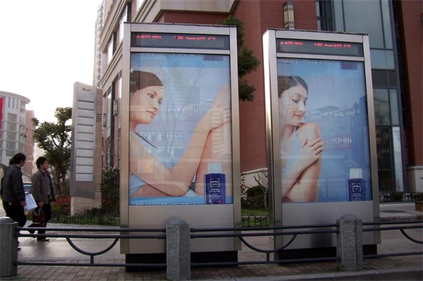 享受滾動燈箱帶來的方便快捷