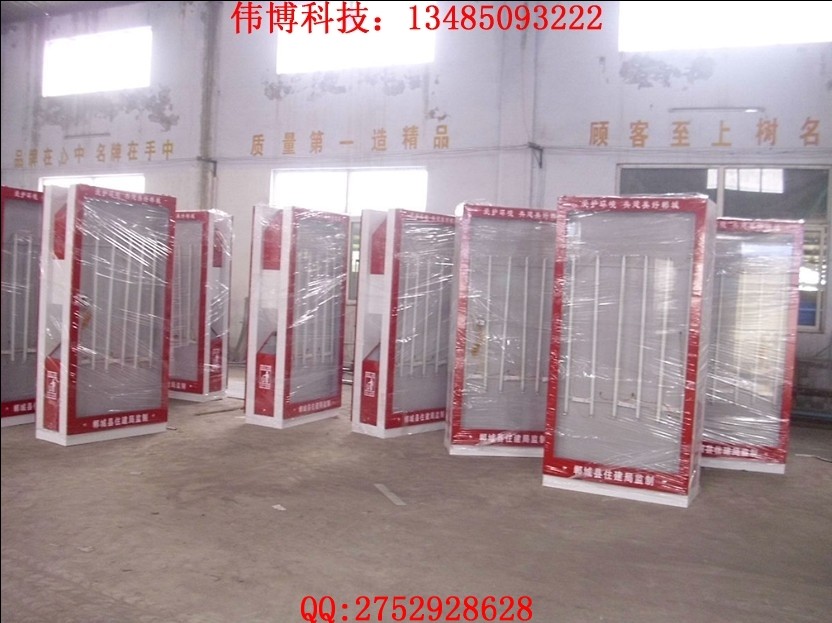 昆明第二批新款背靠背廣告垃圾箱800臺正在包裝